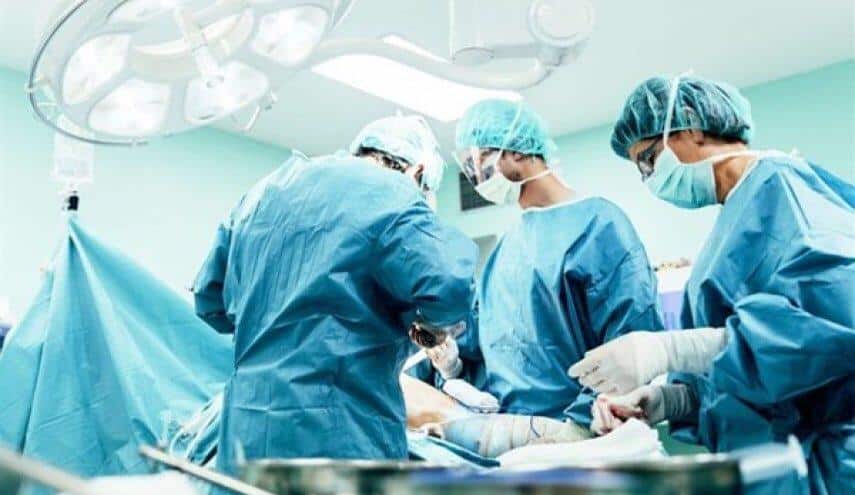 استئصال ورم بالدماغ يعيد الحركة لمصابة بالشلل